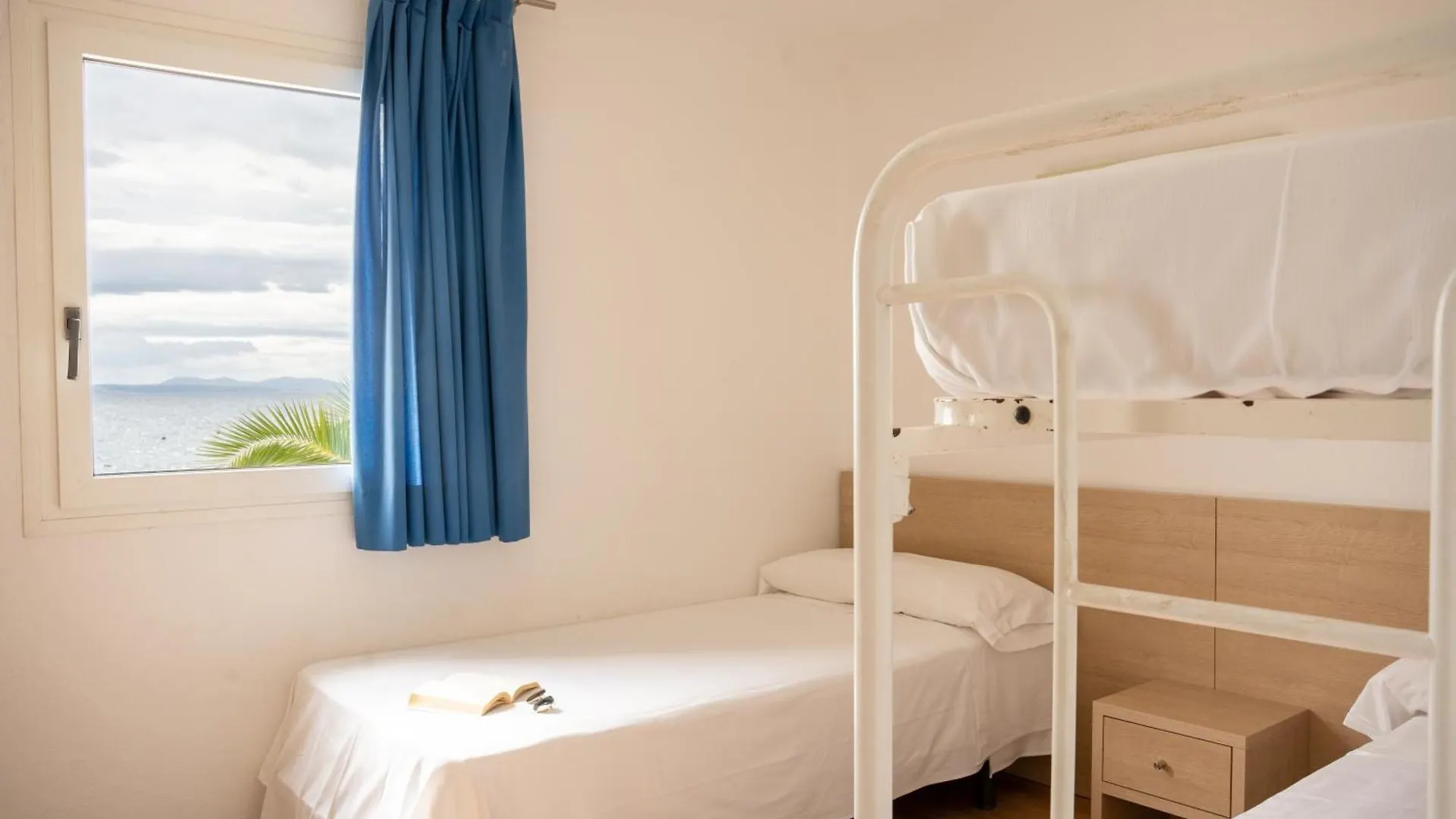 רוזס Santa Llucia Apartaments דירה